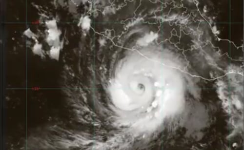 Huracán Polo baja a categoría 4; lleva 24 horas estacionado frente a Guerrero y Colima; en vivo, últimas noticias de este fenómeno