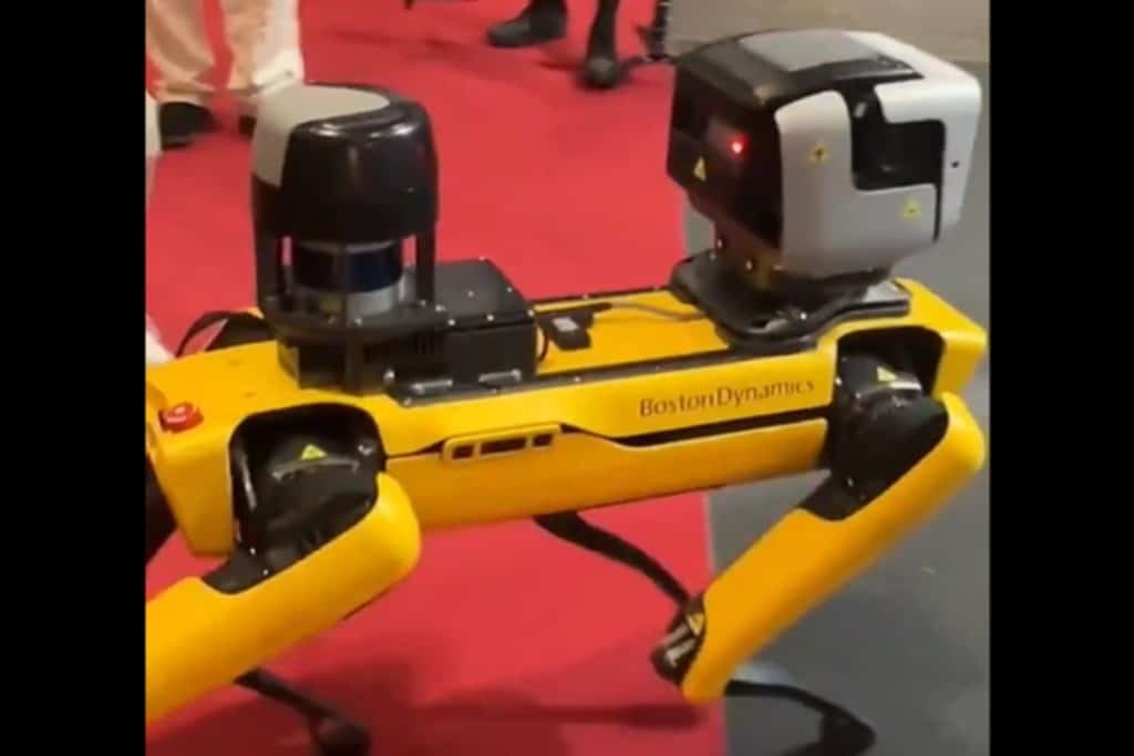 ICE planea millonaria compra de perros robots para operativos de la migra