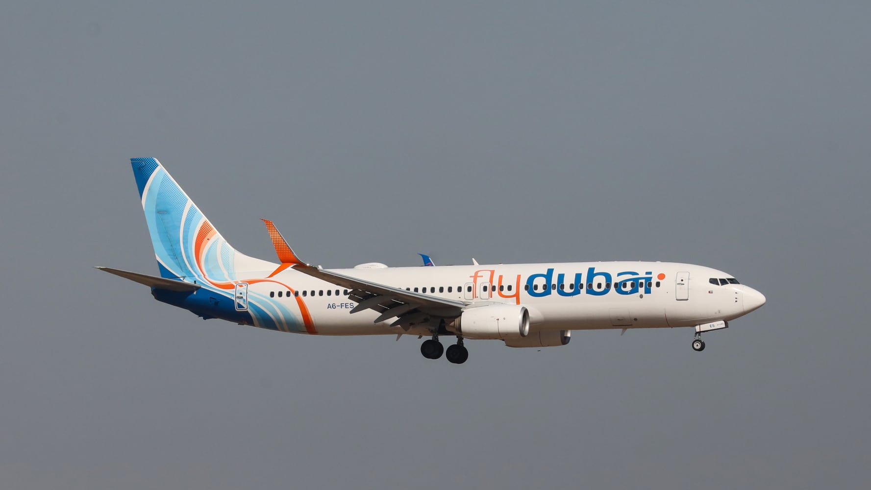 ‘Intentó estrellarlo’: Desvían avión de FlyDubai y aterriza de emergencia tras intento de secuestro