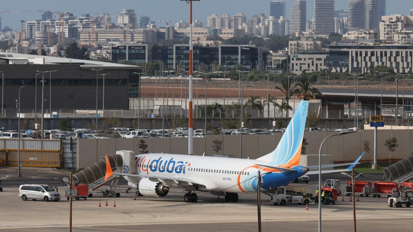 ‘Intentó matar al piloto’: Pasajeros del avión de FlyDubai narran cómo un aviador apuñaló al otro