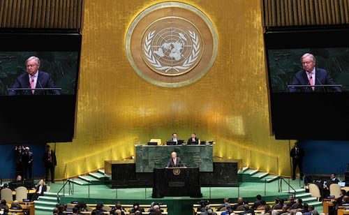 Jefe de la ONU llama a gobernar la IA; "debe ser moldeada por la humanidad y para la humanidad", afirma