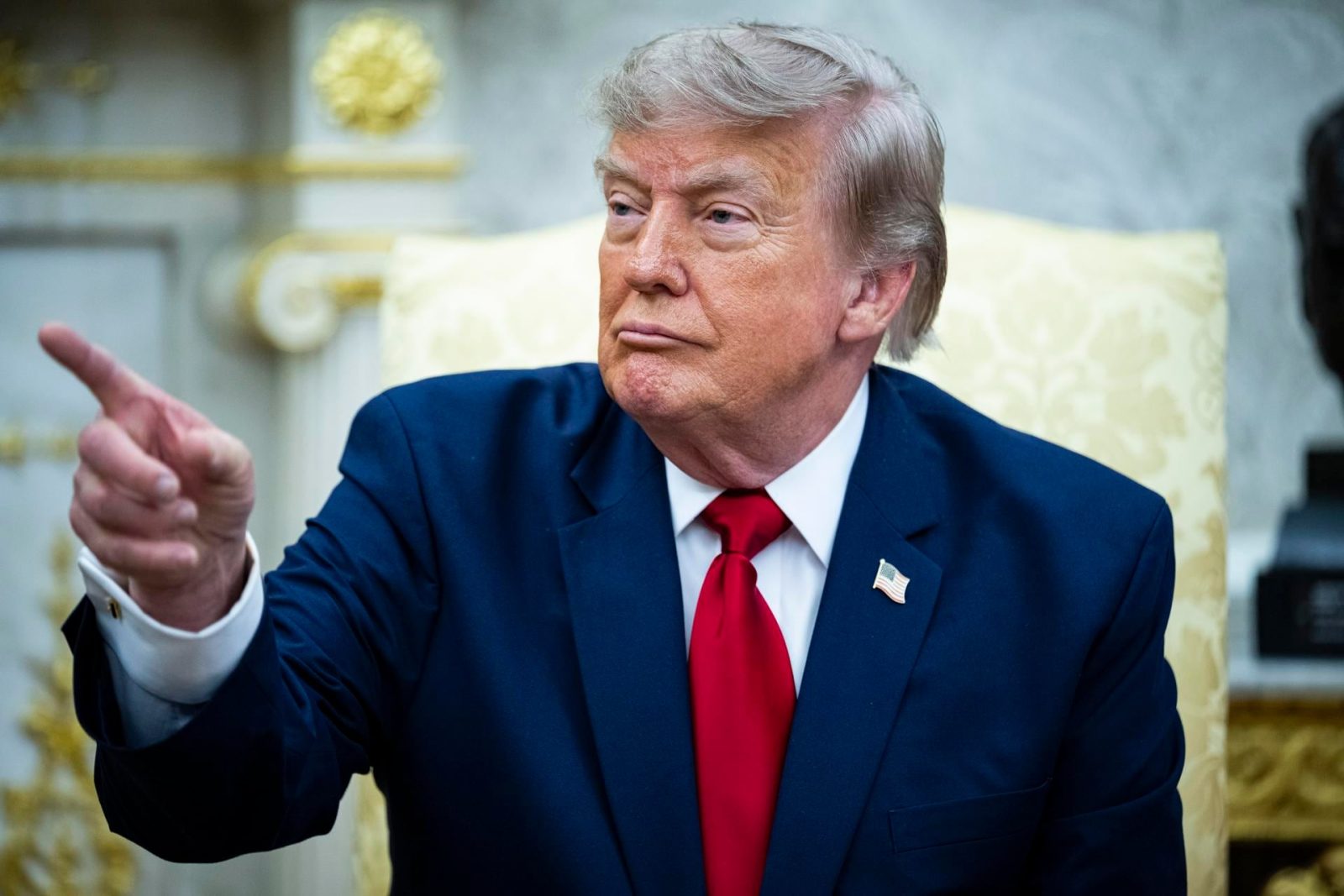 Juez ordena a Trump dar acceso a CNN, MS NOW y Politico: ‘Credenciales las revocó sin el debido proceso’