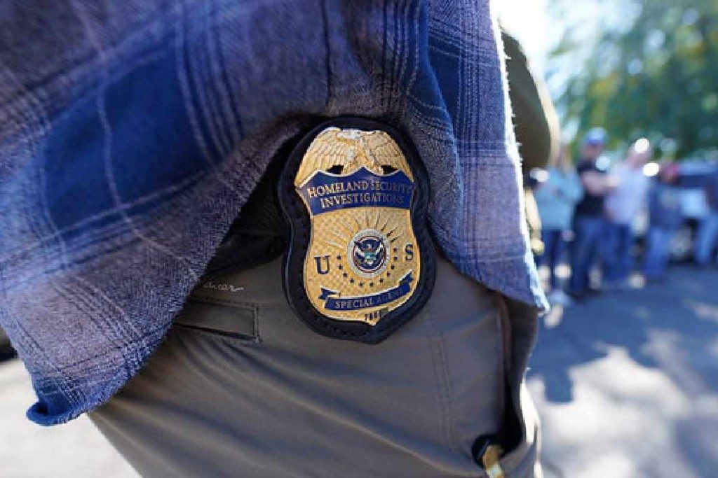 Jueza pone freno a ICE; bloquea arrestos migratorios sin orden judicial en el sur de California