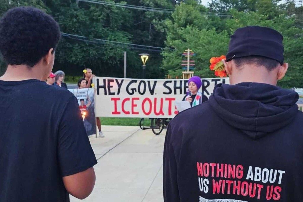 ¿Llegó la migra a tu vecindario? Guarda estas líneas de respuesta rápida si llega ICE a Austin