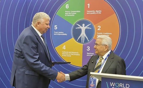 Los pueblos del mundo deben tomar el poder y crear una sociedad mejor: Aquiles Córdova, en la Asamblea Pública Mundial, en Rusia