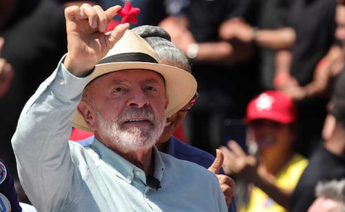 Lula presenta ventaja de 5 puntos frente a Flávio Bolsonaro; faltan 6 días para elecciones en Brasil