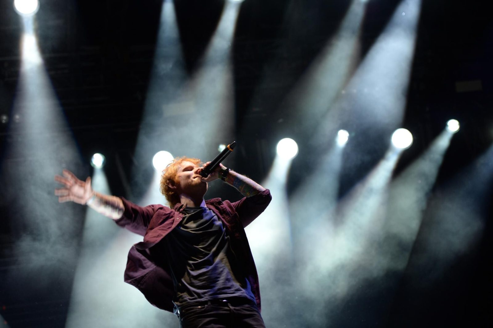 Macklemore dona un millón de dólares de su gira con Ed Sheeran en apoyo a Palestina