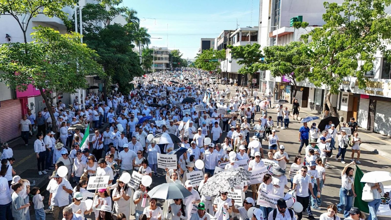Marchan en Culiacán a dos años de violencia y rezan por la paz; obispo pide ‘elegir la vida’