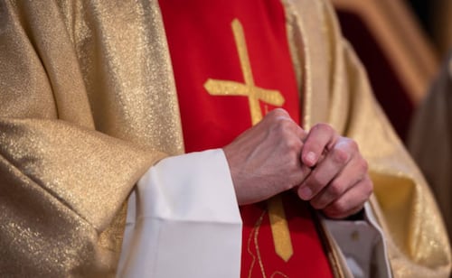 Más de 270 clérigos católicos abusaron de cerca de mil niños en Massachusetts; revela investigación de Fiscalía
