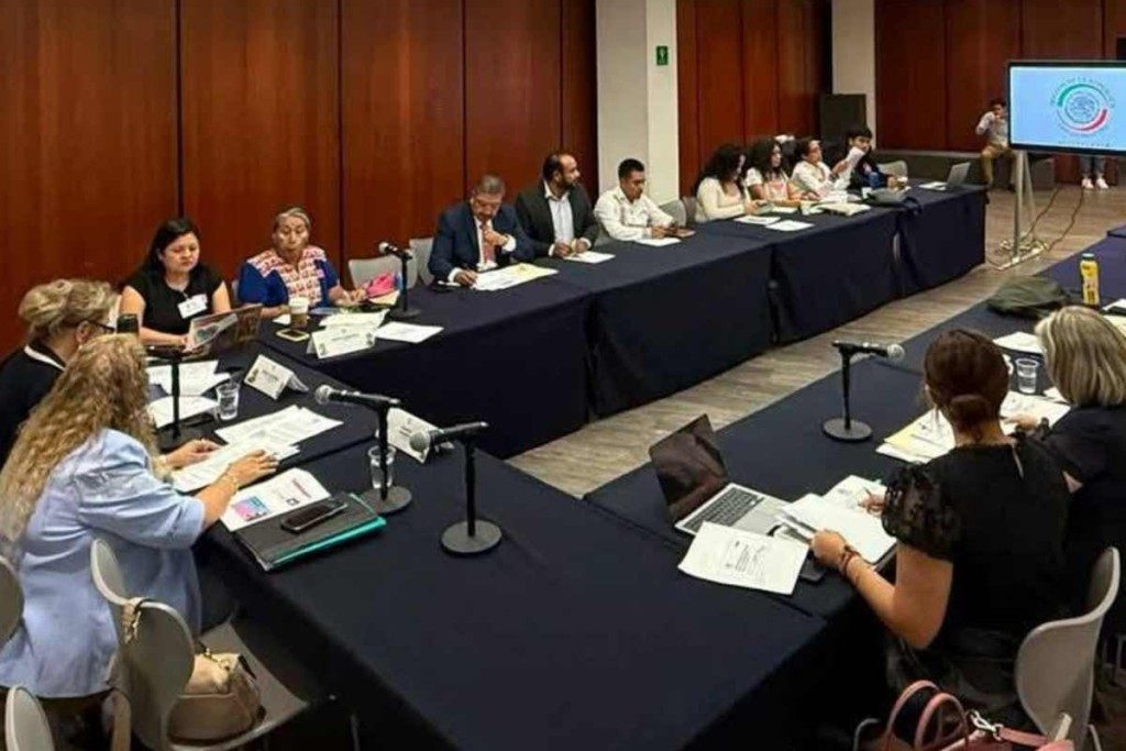 Migrantes exigen a Sheinbaum frenar la renuncia a la doble nacionalidad para ocupar cargos públicos