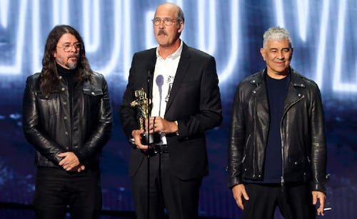 Nirvana recibe homenaje durante los MTV VMAs 2026; la banda se reúne 34 años después de su última presentación en este escenario