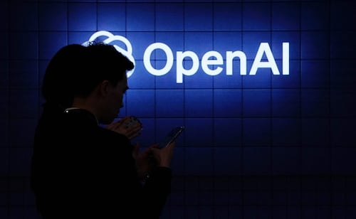 OpenAI pausa entrenamiento de sus modelos tras reportes sobre que se salen de control; reanudarán cuando garanticen seguridad, dice