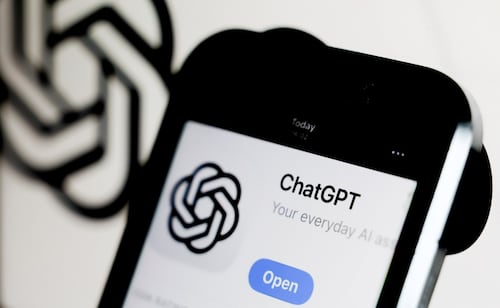 OpenAI reconoce que se publicaron "por error" imágenes enviadas a ChatGPT; gobiernos y universidades, entre las afectadas