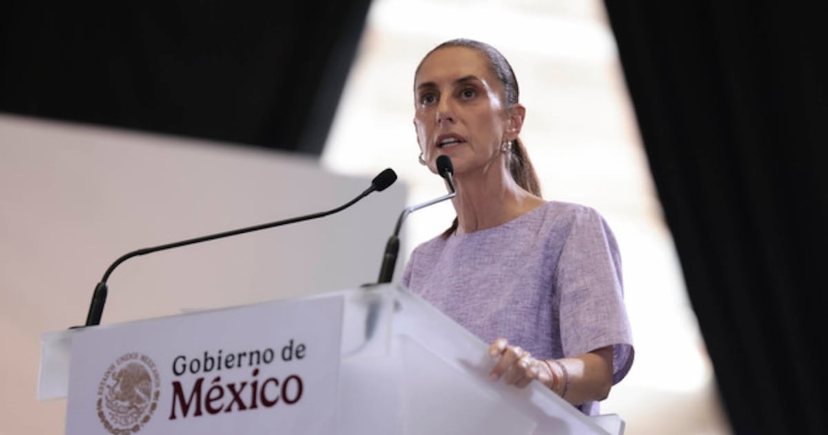 ‘Parece que el calor desvaneció a una persona’: Sheinbaum detiene evento para ayudar a asistente (VIDEO)