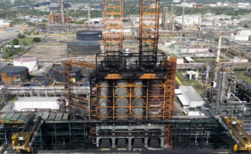 Pemex refuerza monitoreo en Refinería Madero; autoridades supervisan labores de limpieza en el río Pánuco