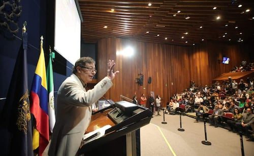 Petro advierte a sobre "tecnofascimo" desde la UNAM; pide profundizar proceso político en México