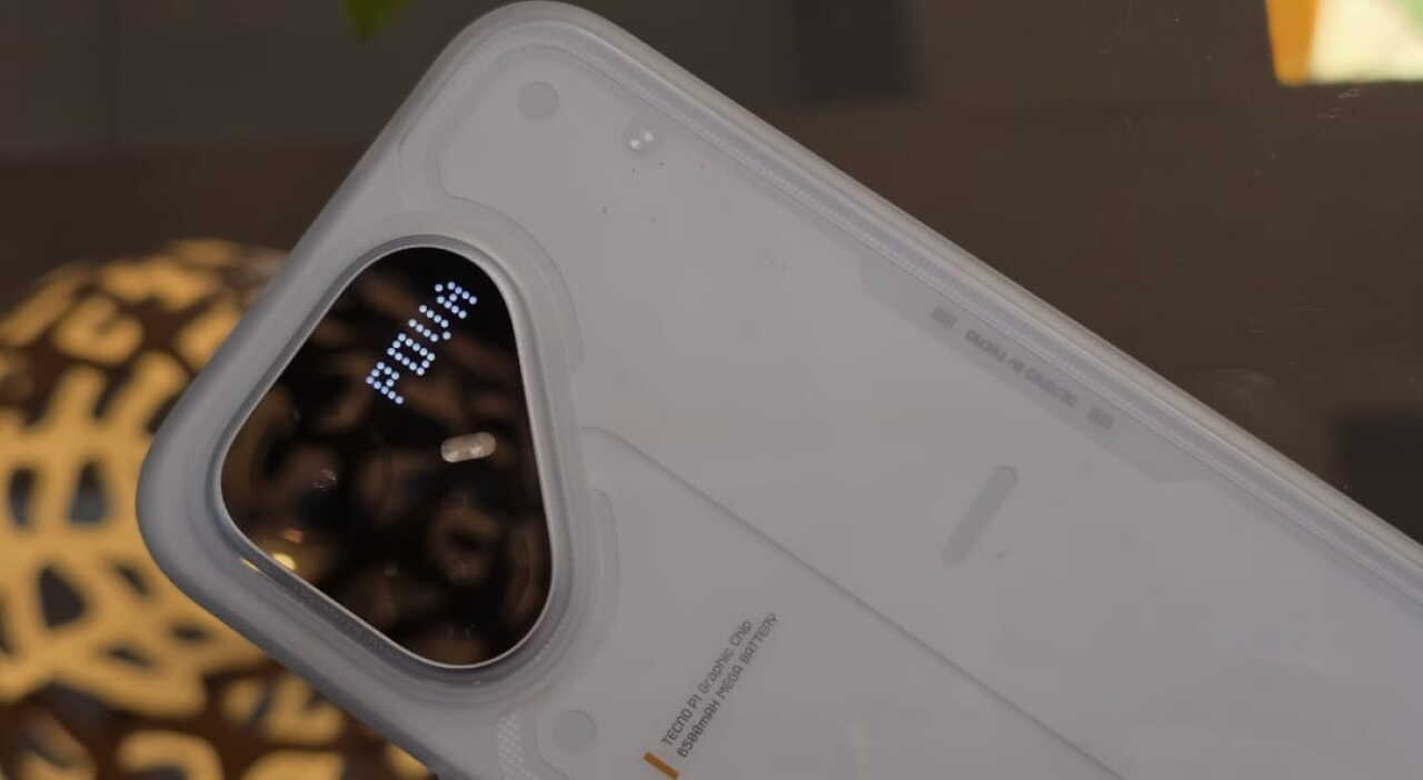 Pova 8 Pro 5G: el diseño estilo Matrix que querías por menos de 7,000 pesos