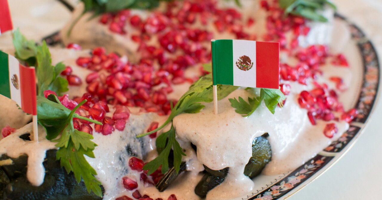 Preparar la cena mexicana con pozole y tostadas de tinga costaría hasta 8 mil pesos, según la ANPEC