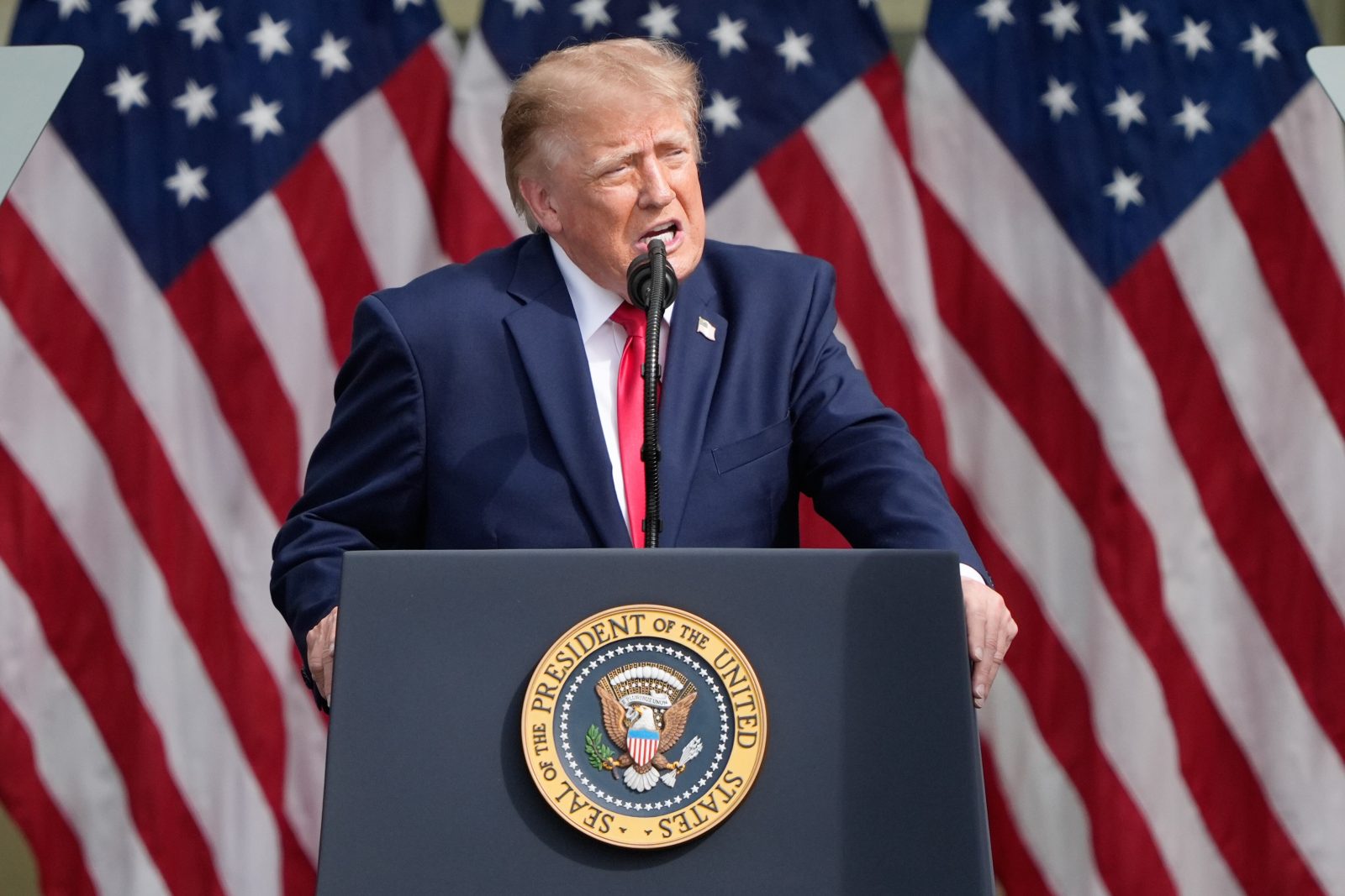 Revisión del T-MEC: Trump destaca ‘buena relación’ con México, pero acusa a Canadá de ‘estafar’ a EU