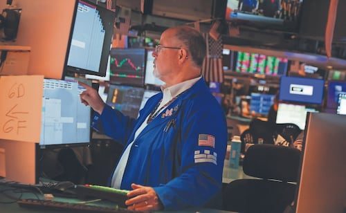 Se esfuma el superpeso; dólar alcanza los $18.18