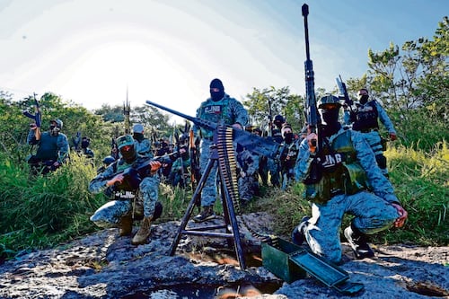 Teniente de Uganda retirado es extraditado a EU por contrabando de armas; CJNG uno de sus presuntos compradores