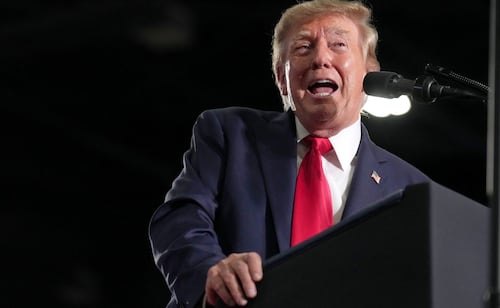 Trump asegura que Dinamarca le otorgó a EU "control permanente" de la seguridad de Groenlandia; anuncia acuerdo
