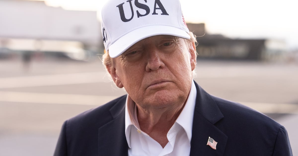 Trump dice que la IA no necesita más control, solo ‘un presidente fuerte y EU lo tiene’