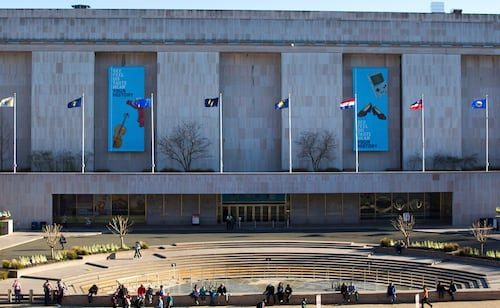 Trump pide instalar estatua gigante de George Washington en el Smithsonian; "es el mayor héroe de EU", afirma