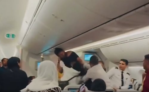 VIDEO: Avión se convierte en "ring"; pasajeros pelean a golpes en pleno vuelo de Bangladesh a Londres