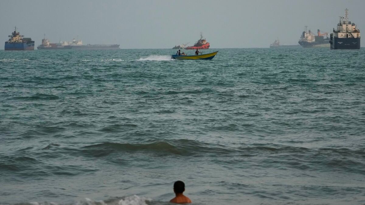 (VIDEO) EU bombardea 3 petroleros iraníes tras ataque de Teherán a buques de la Marina