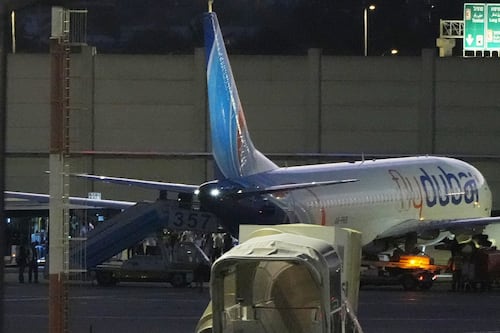 VIDEOS: Pasajeros de avión a Israel que fue desviado narran momentos de pánico; "si alguien me escucha, necesitamos ayuda"