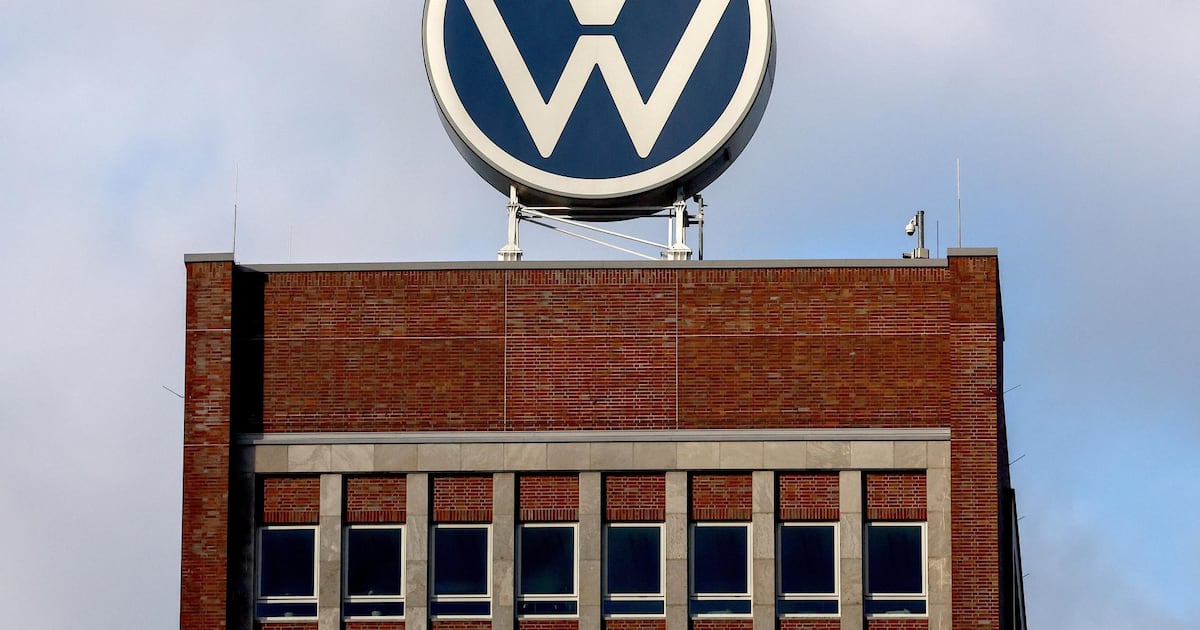 Volkswagen vende planta en Alemania: Trabajadores fabricarán armamento para Europa