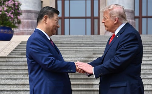 Xi propone a Trump "control humano" sobre la IA; el republicano califica de "gran reunión" su encuentro con el líder chino