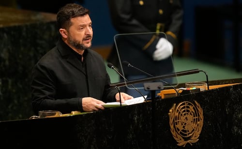 Zelensky pide a Trump solicitar ayuda a China para frenar la invasión rusa; el líder ucraniano busca más apoyo internacional