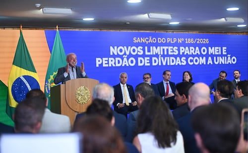 A días de la segunda vuelta, Lula promulga ley de apoyo a microempresarios; anuncia proyecto de transporte gratis en autobuses