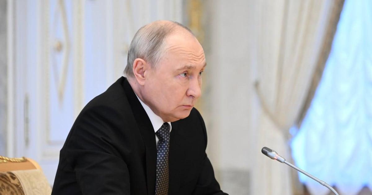 Acuerdo entre Putin y Trump se cumple: Rusia envía buque con 40 mil toneladas de diésel y ‘salva’ a EU