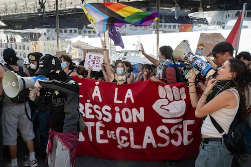 Adolescente pierde la mano en protestas estudiantiles en Francia; piden mejores condiciones educativas