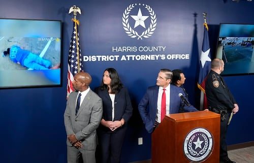 Agente del ICE que atropelló a mexicano es acusado de agresión agravada; arrolló al trabajador de la construcción en Houston