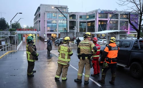 Aluvión en Chile arrastra vehículos e inunda viviendas por fuertes lluvias; Kast declara estado de catástrofe