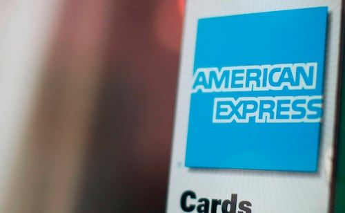 American Express recortará 3 mil 500 puestos por la IA; despedirá 5% su plantilla para ganar eficiencia y automatizar procesos
