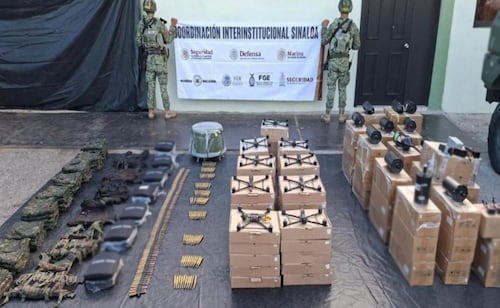 Aseguran flotilla de drones en El Rosario, Sinaloa; 48 aparatos  fueron incautados junto a cartuchos y uniformes tácticos