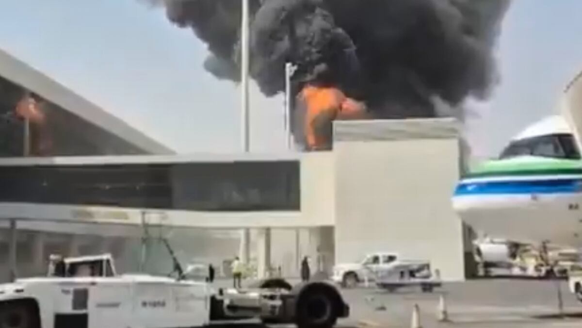 Ataque al aeropuerto de Riad deja 12 muertos y 309 heridos; Trump evalúa intervenir en el conflicto