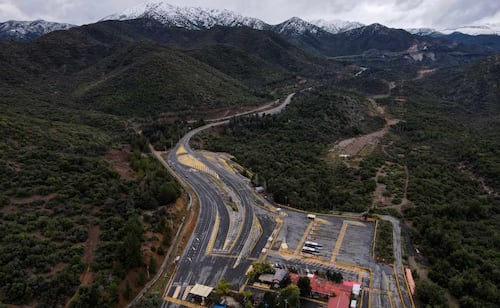 Avalancha de lodo en mina de Chile deja dos personas atrapadas; uno fue rescatado con vida