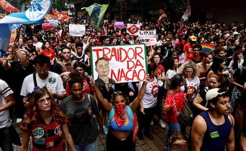 "Bolsonaro nunca más"; marchan miles de personas previo a segunda vuelta presidencial en Brasil