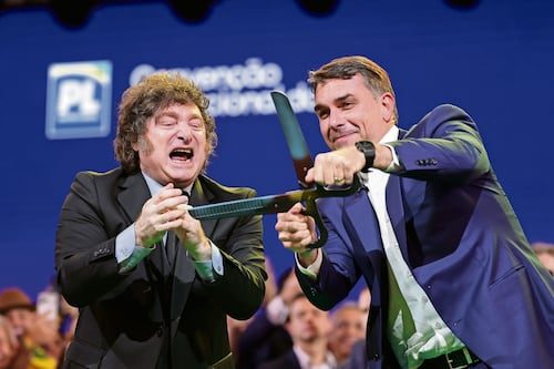 Brasil pide explicaciones a Argentina por su papel en la fuga de Flávio Bolsonaro; convoca a encargada de negocios