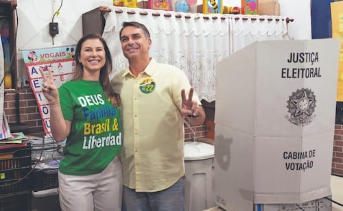 Brasil va a segunda vuelta; lidera Bolsonaro