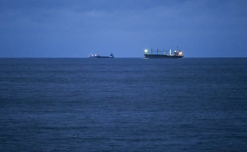 Buque portacontenedores es atacado con drones en el mar Negro, frente a costa de Bulgaria; es el quinto mercante alcanzado este mes