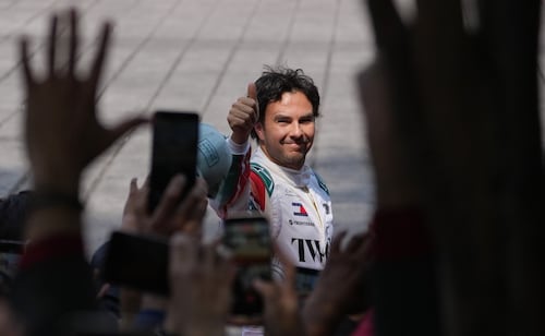 Checo Pérez vive un regreso de héroe en el GP de México; así le fue este viernes