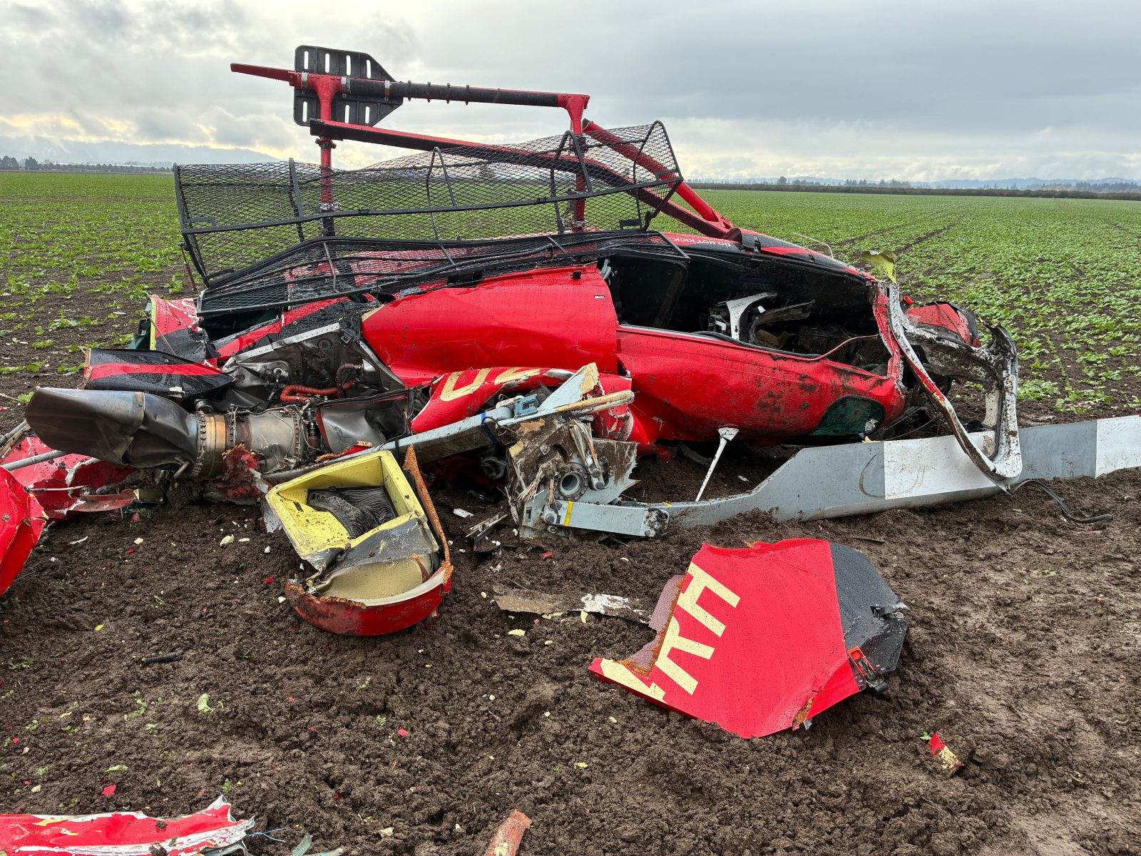 Chocan dos helicópteros en EU: Desplome deja tres muertos en Oregón