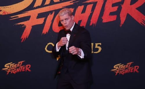 Cody Rhodes desata la locura en la premier de "Street Fighter"; protagoniza tierno momento con un pequeño fan